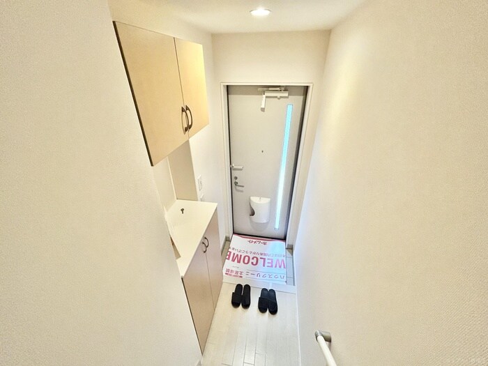 物件内観写真11　(玄関)