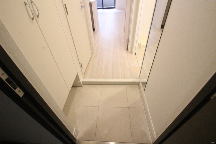物件内観写真16　(玄関)