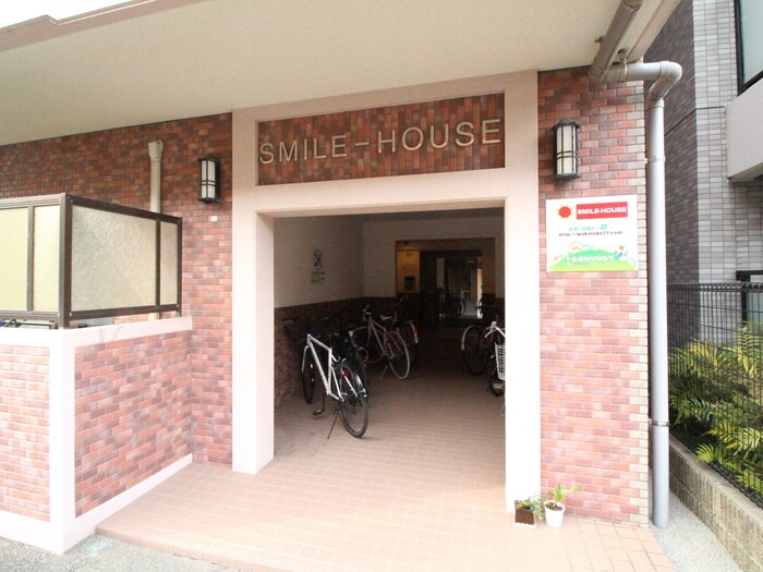 物件外観写真3　(エントランス部分)