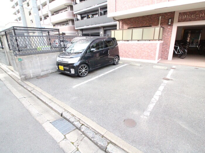 物件外観写真5　(駐車場)