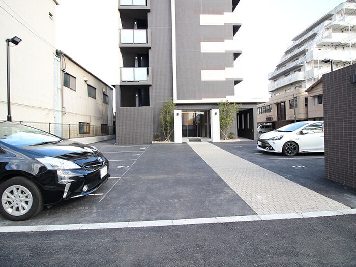 物件外観写真5　(駐車場)