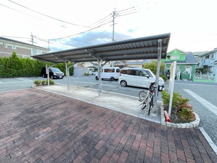 物件外観写真4　(駐輪場)