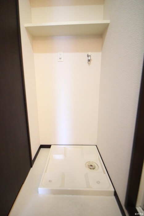 物件内観写真15　(洗濯機置場)