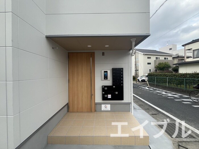 物件外観写真5　(エントランス部分)