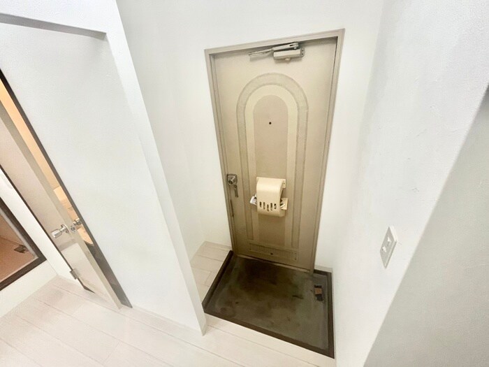 物件内観写真9　(玄関)