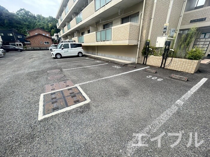 物件外観写真2　(駐車場)