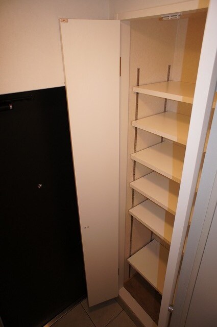 物件内観写真10　(靴箱)