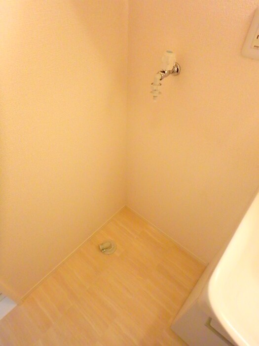 物件内観写真11　(洗濯機置場)