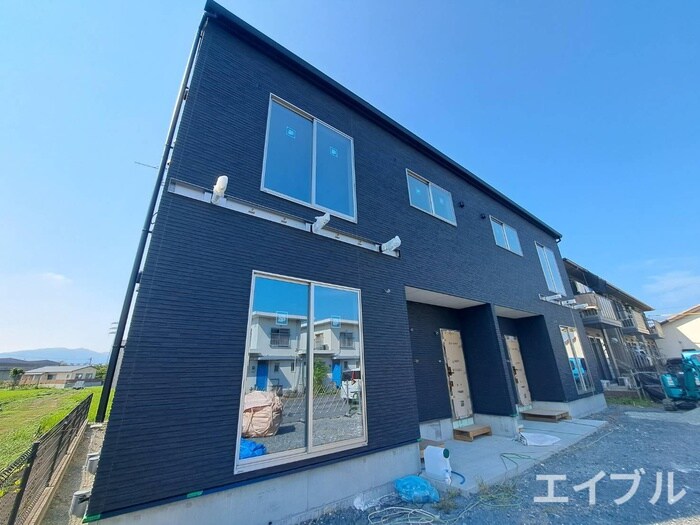 物件外観写真1　(建築中)