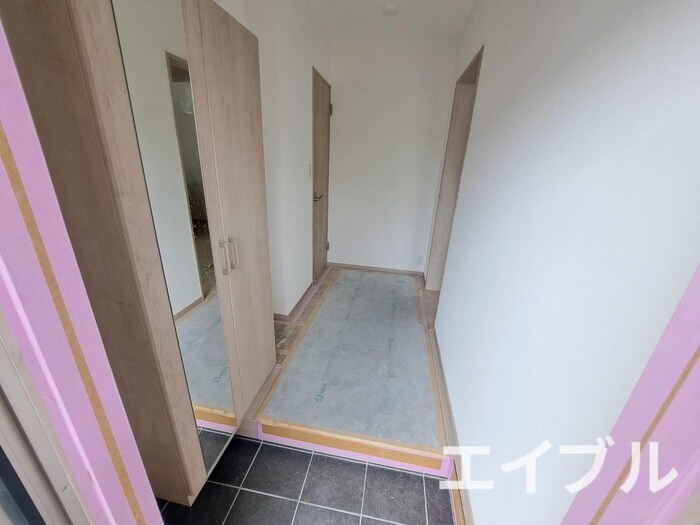 物件内観写真2　(玄関)