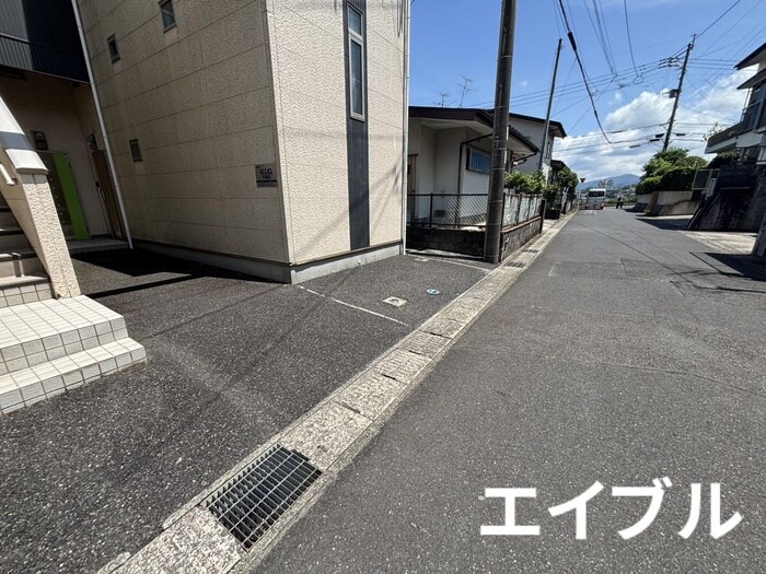 物件外観写真4　(駐車場)