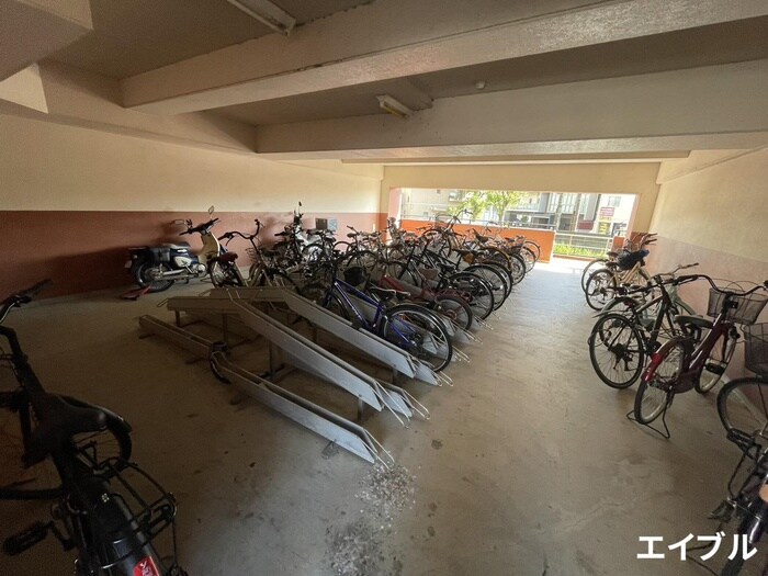 物件外観写真5　(駐輪場)