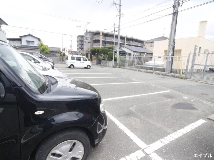 物件外観写真3　(駐車場)