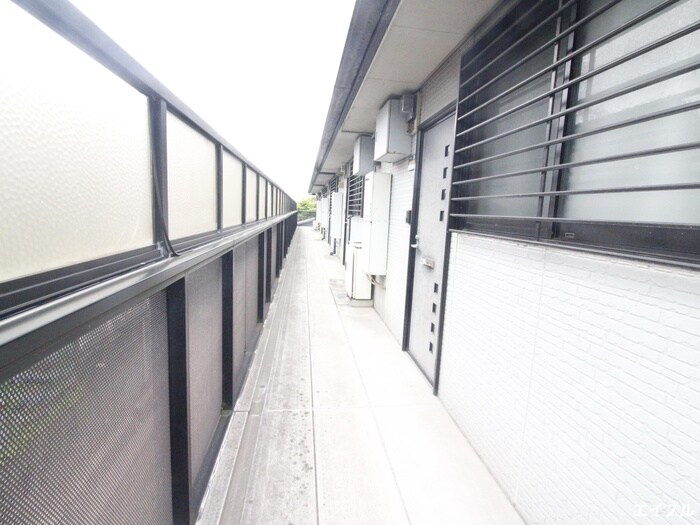 物件外観写真4　(エントランス部分)