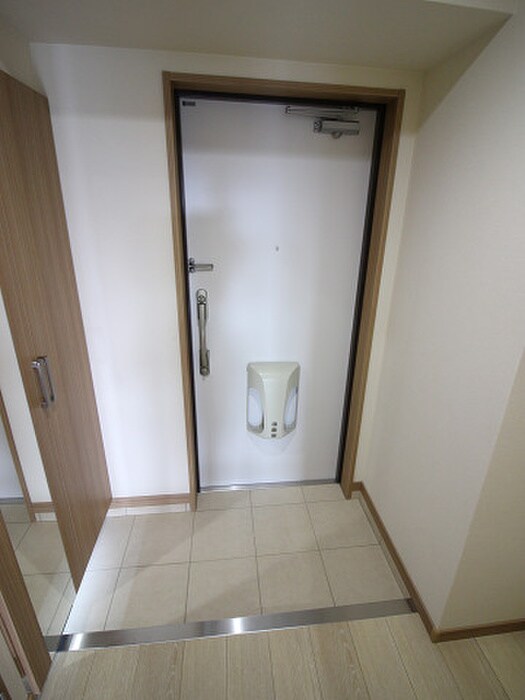 物件内観写真10　(玄関)
