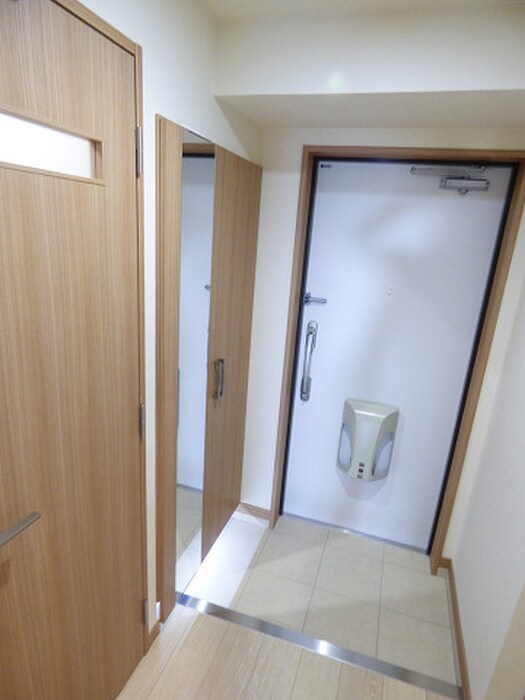 物件内観写真11　(玄関)