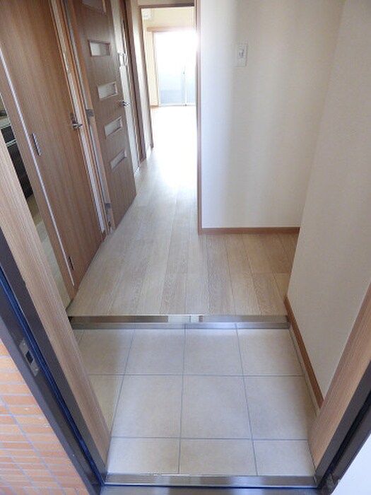 物件内観写真11　(玄関)