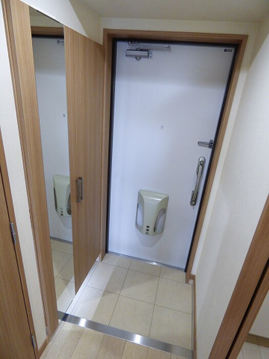 物件内観写真11　(玄関)