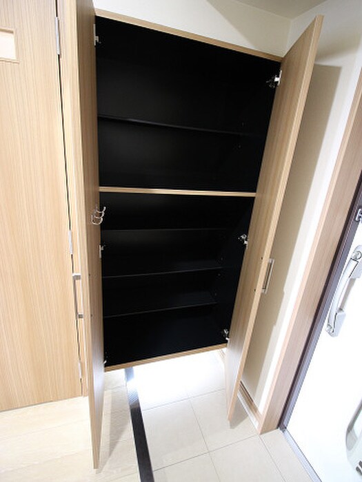 物件内観写真13　(靴箱)