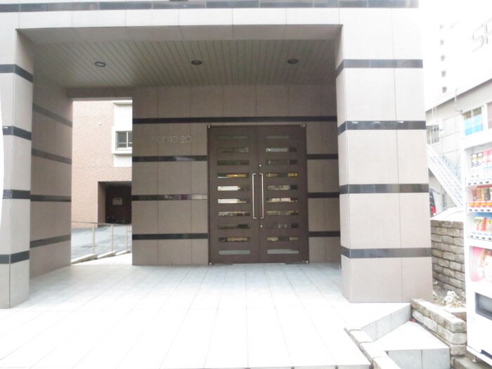 物件外観写真5　(エントランス部分)