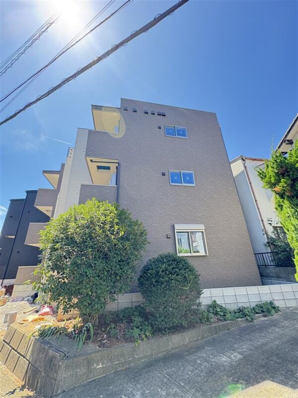 建築中