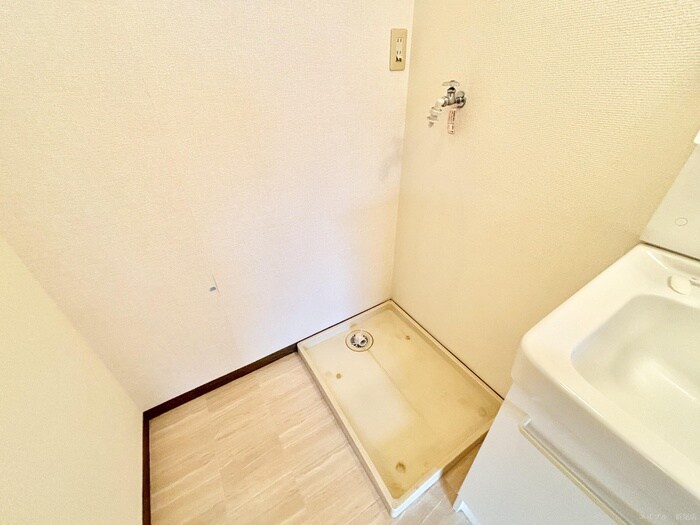 物件内観写真14　(洗濯機置場)