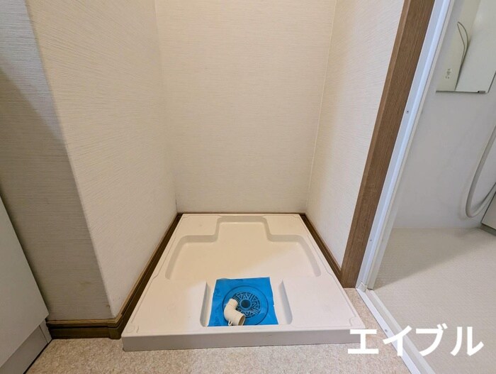 物件内観写真12　(洗濯機置場)