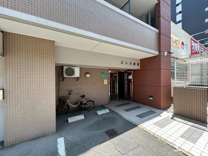 物件外観写真3　(エントランス部分)