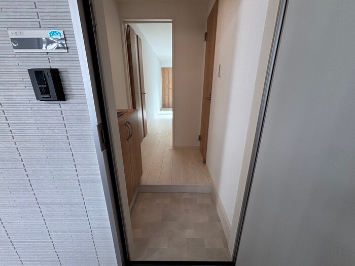 物件内観写真7　(玄関)