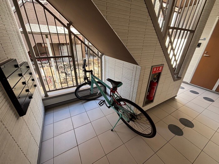 物件外観写真5　(駐輪場)