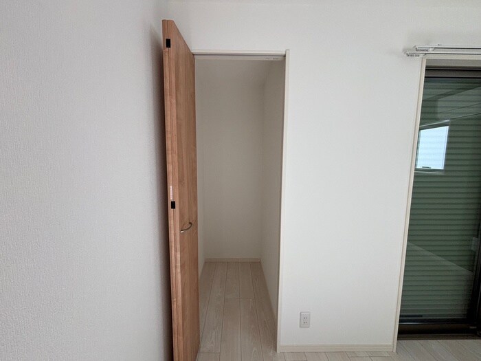 物件内観写真12　(収納)