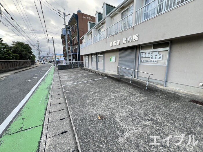 物件外観写真3　(駐車場)