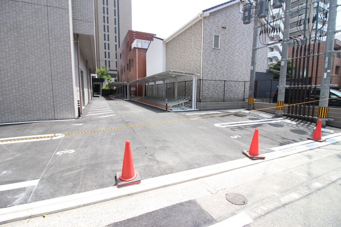 物件外観写真5　(駐車場)