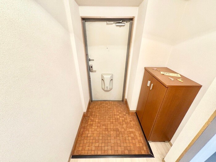 物件内観写真12　(玄関)