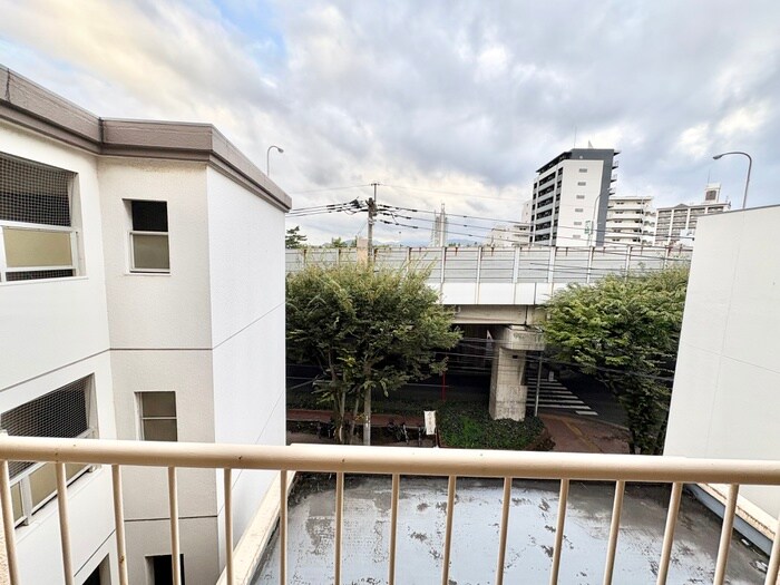 物件内観写真13　(室内からの展望)