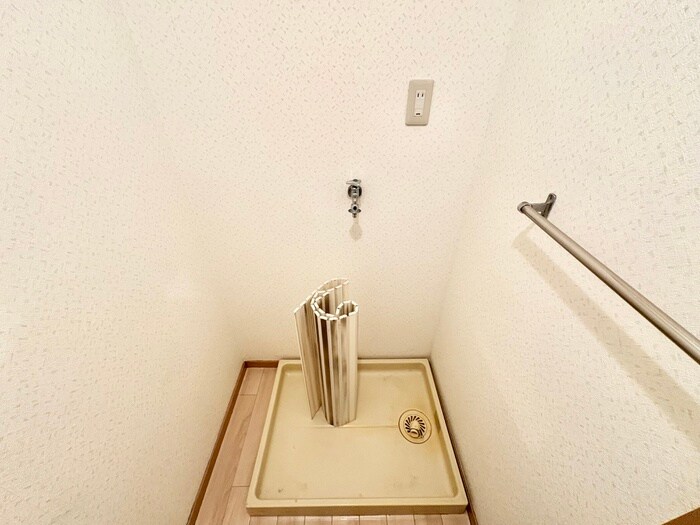 物件内観写真16　(洗濯機置場)