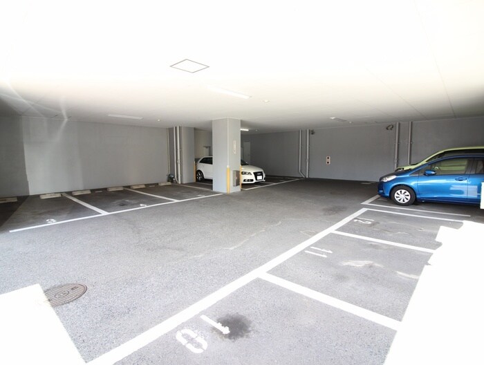 物件外観写真4　(駐車場)