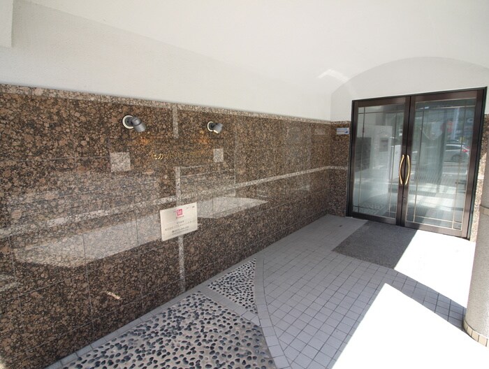 物件外観写真5　(エントランス部分)