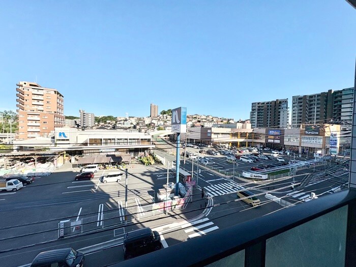 物件内観写真16　(室内からの展望)