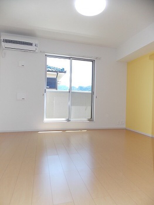 物件内観写真2　(居室)