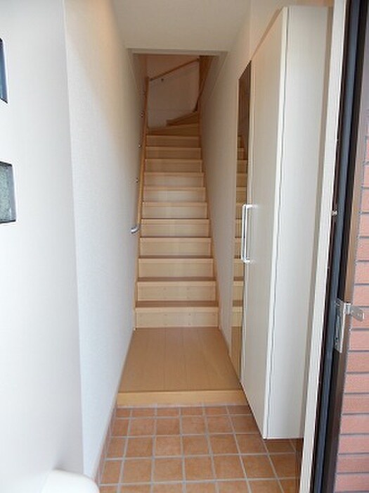 物件内観写真5　(玄関)