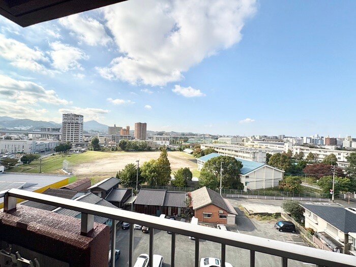 物件内観写真13　(室内からの展望)