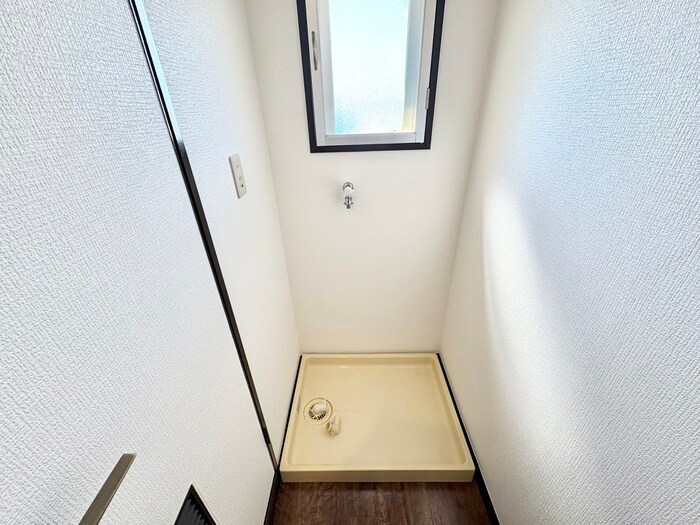 物件内観写真18　(洗濯機置場)