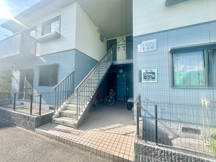 物件外観写真2　(エントランス部分)