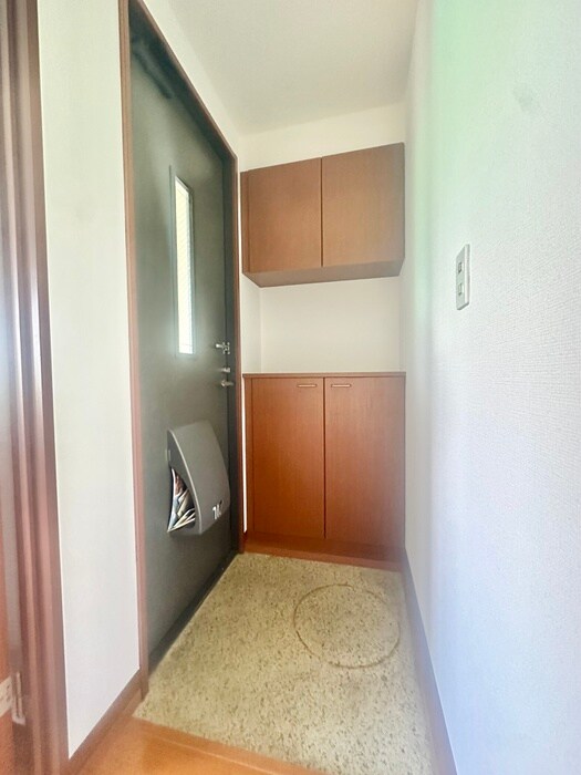 物件内観写真11　(玄関)