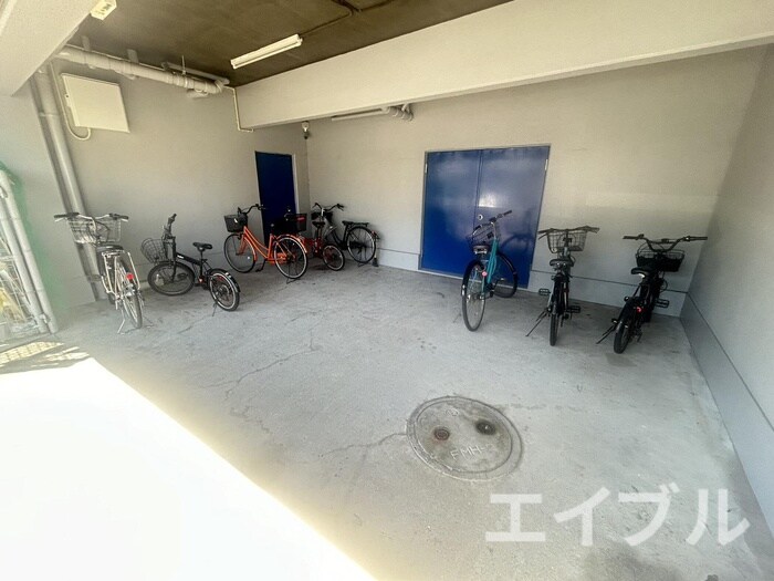 物件外観写真4　(駐輪場)