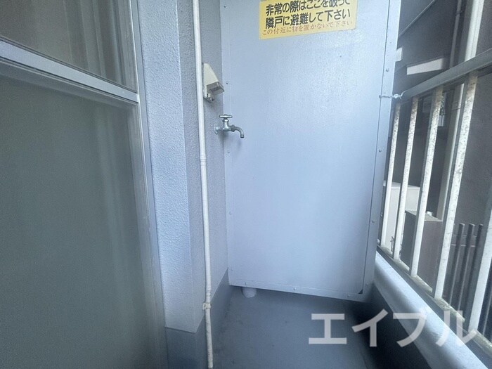 物件内観写真12　(洗濯機置場)