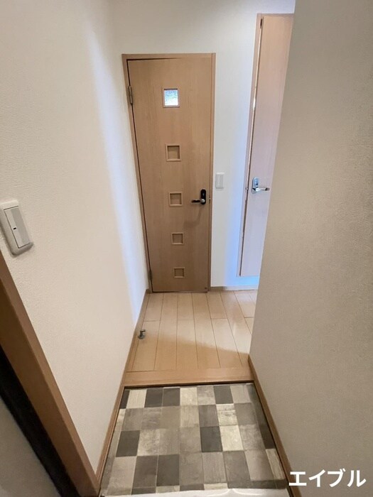 物件内観写真18　(玄関)