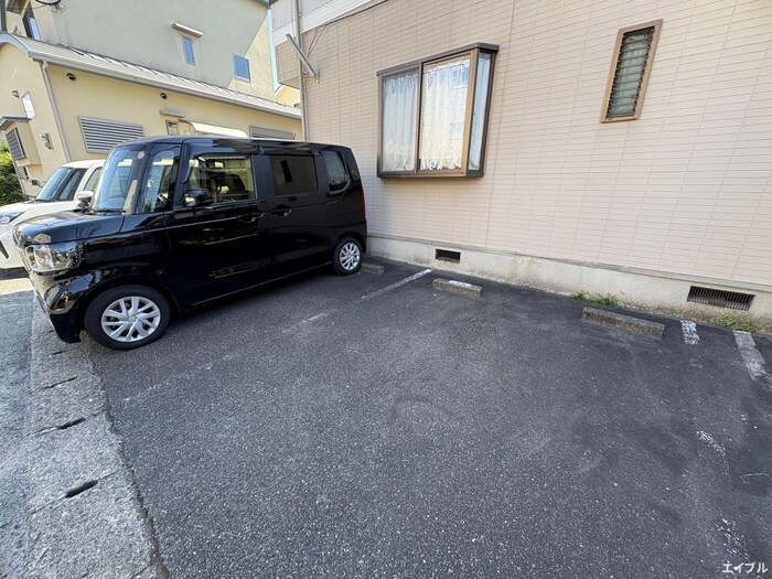 物件外観写真4　(駐車場)