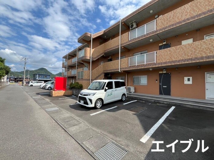 物件外観写真3　(駐車場)